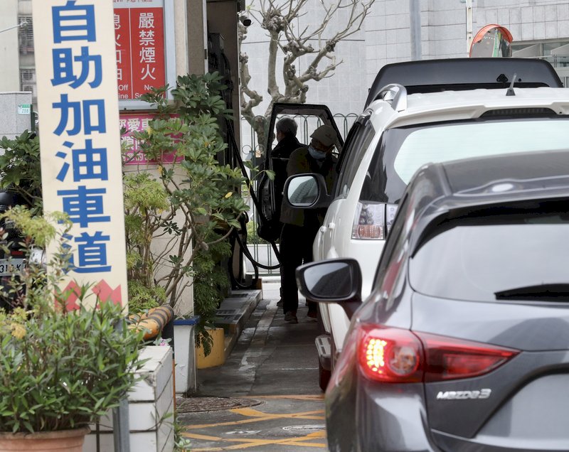 雙平穩機制續行 中油4日汽、柴油各漲2角