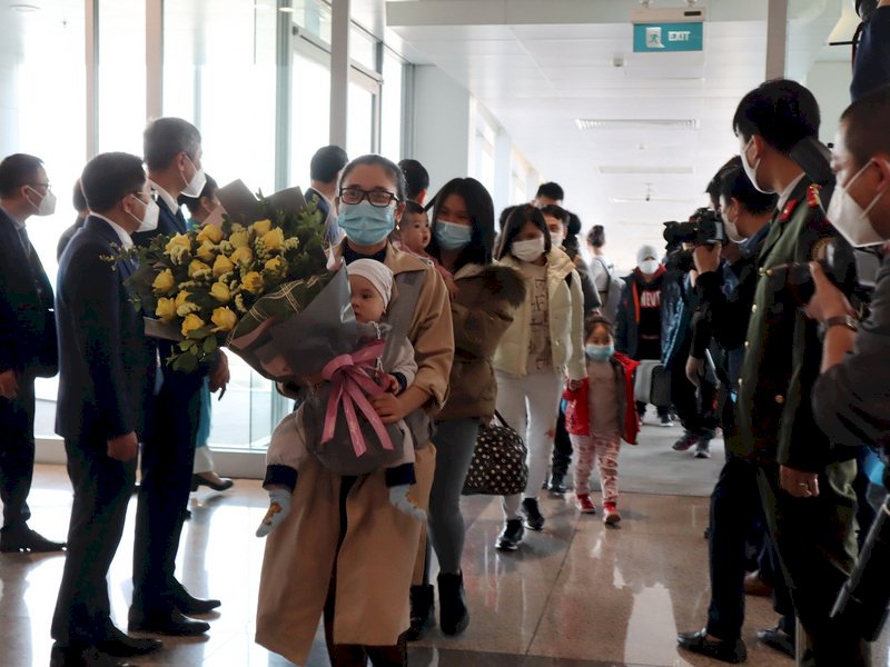 俄烏戰火不止&nbsp; 越南首架撤僑包機接回近300人