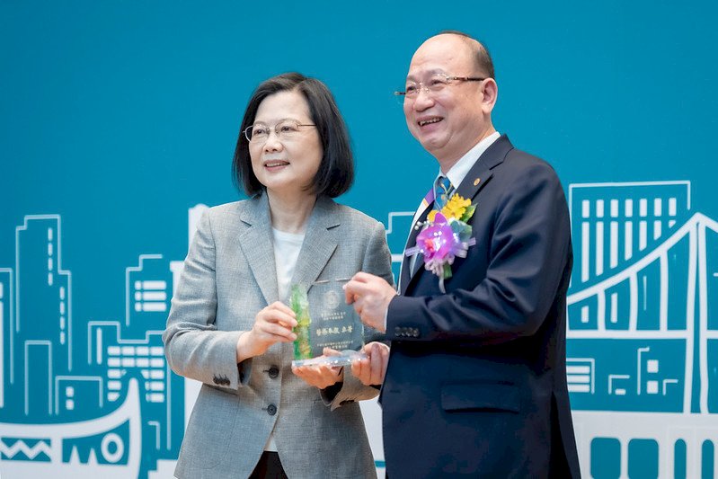 總統：建構中醫醫療照顧體系 助優質中藥製劑行銷國際