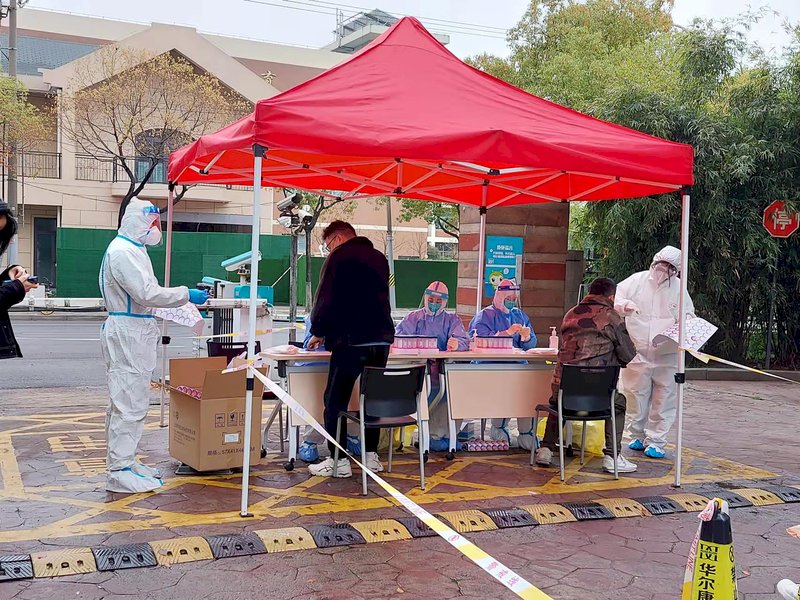 疫情不止 中國連續兩天本土病例破2萬