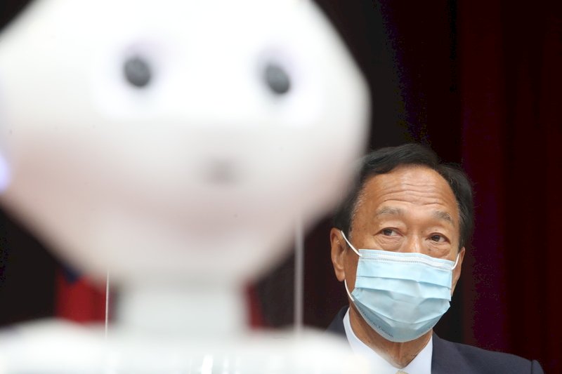 郭台銘富佳首款國產家用鼻腔PCR 獲准專案製造
