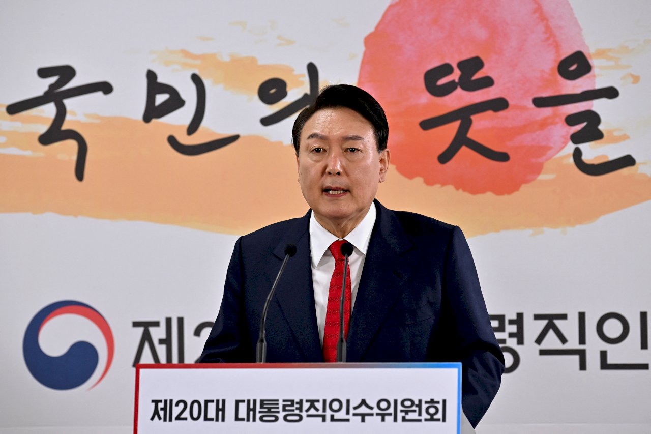 南韓新總統顧問團訪美 要求佈署核轟炸機與航母