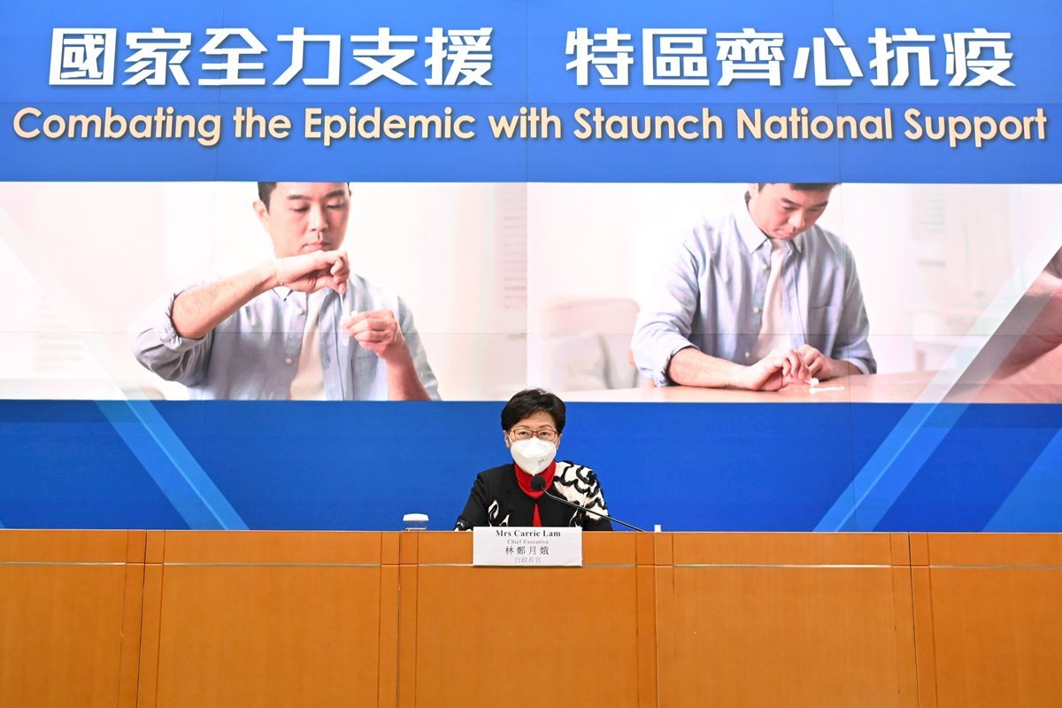 香港新增1043例確診 &nbsp;官員憂放寬防疫措施將反彈