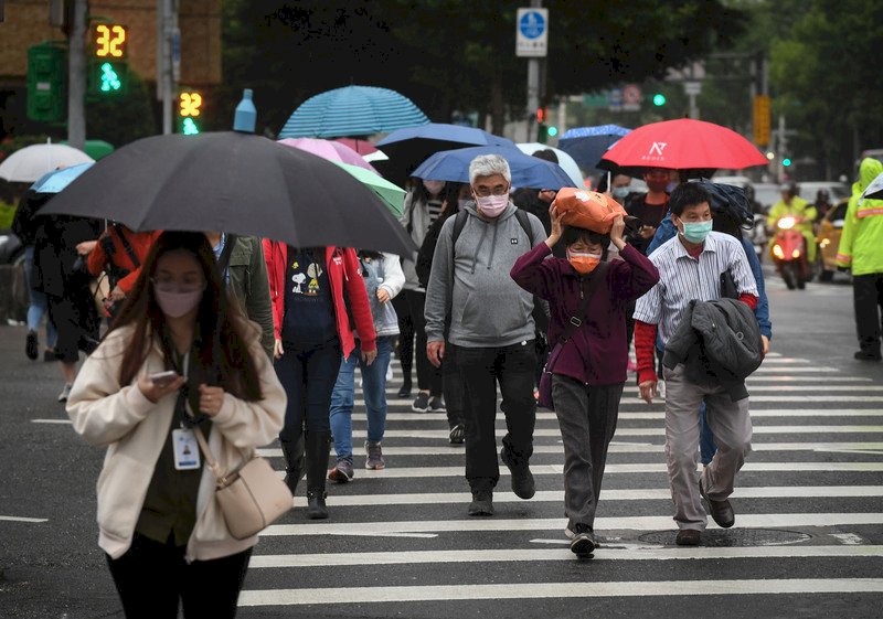 白天氣溫回升中南部微熱 東北部局部豪雨