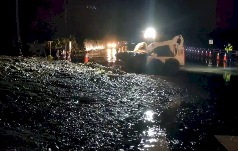 雷雨交加 台東深夜多處積水南迴公路土石流