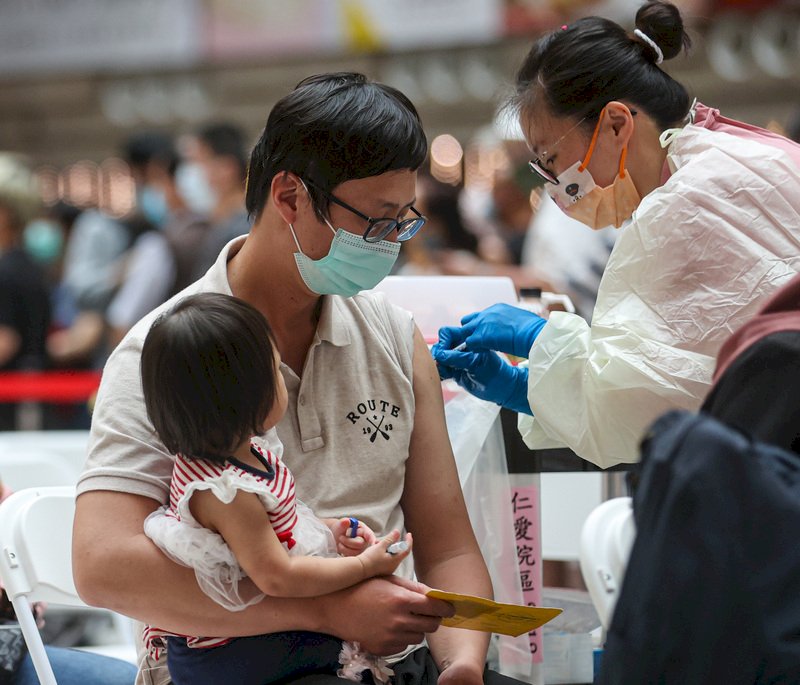 本土疫情單日破5千例 指揮中心：高峰單日確診數推估將達4.5萬例