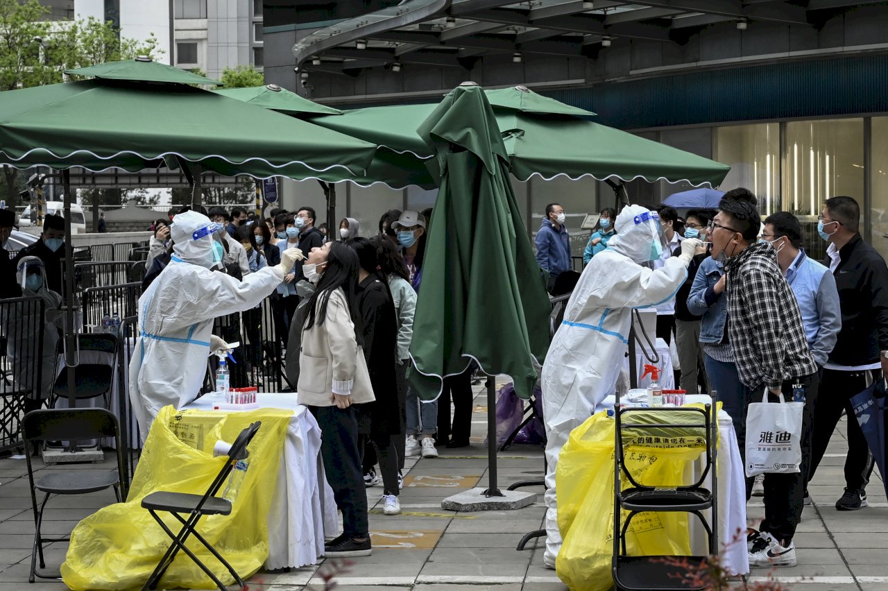 北京教授稱抗疫人民可增壽&nbsp; 網批還不夠排隊做核酸