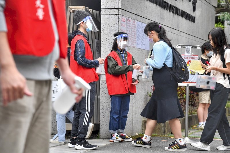 統測第2天 286人確診、579人申請交通接駁