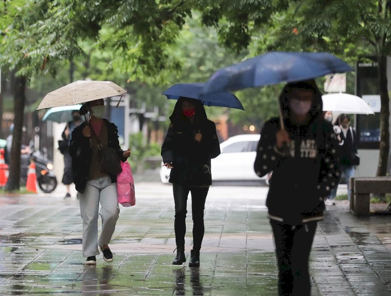 東北迎風面濕涼 西半部溫差達10度以上
