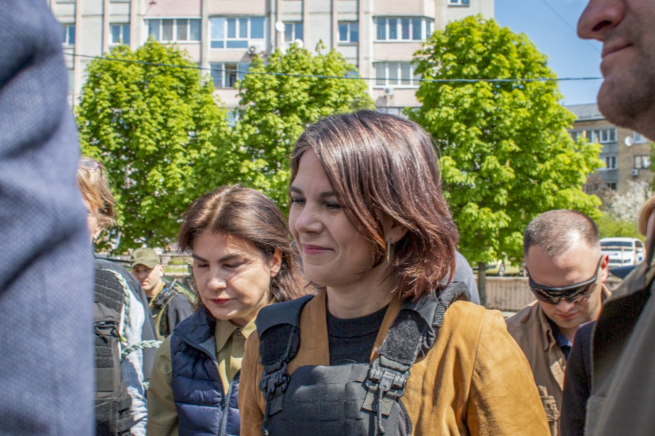 德國與荷蘭外長突訪烏克蘭 親訪遭俄軍蹂躪地區
