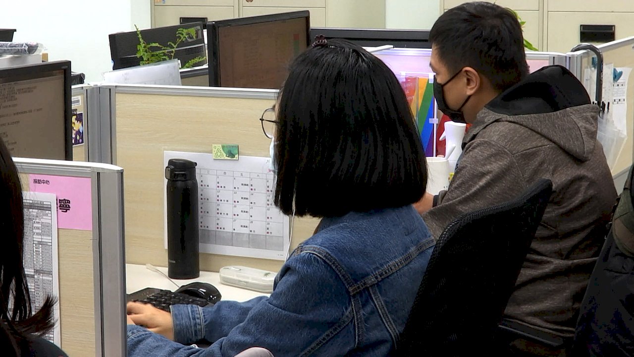 4月缺工110.6萬人創新高 新鮮人就業意願創5年新高