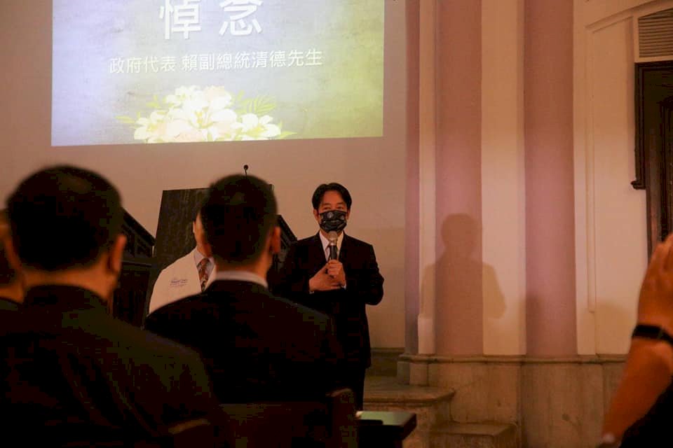 賴清德赴祈禱會哀悼鄭達志 民進黨感謝台美人奉獻