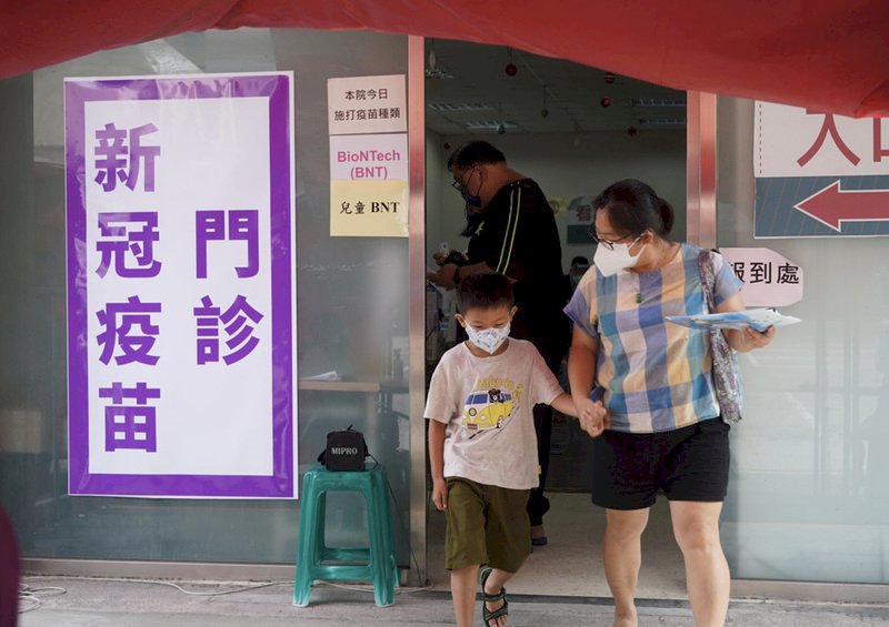 本土疫情高原期漸下降 蘇貞昌：注意中重症及兒童照護量能