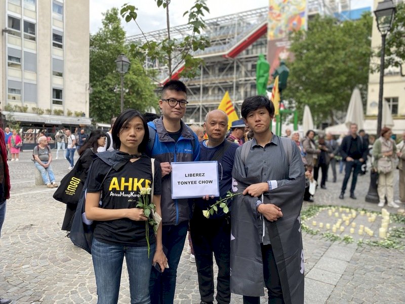 巴黎點燭緬懷六四&nbsp;痛批中國民主消失殆盡