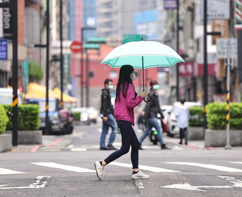 梅雨鋒持續徘徊到週日 下週起轉為盛行西南風