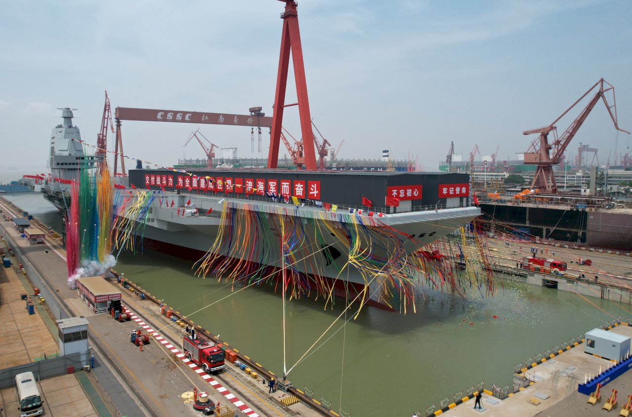 中國福建號航空母艦下水 圖謀抗衡美軍實力