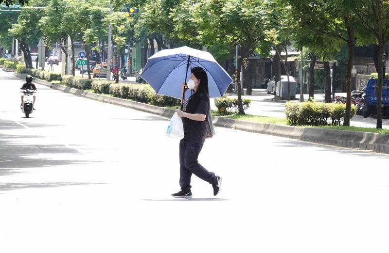 36度高溫報到  熱帶擾動未來發展待觀察