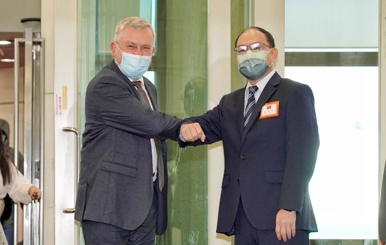 立陶宛一周內兩度來訪  農業部次長今晨抵桃園機場