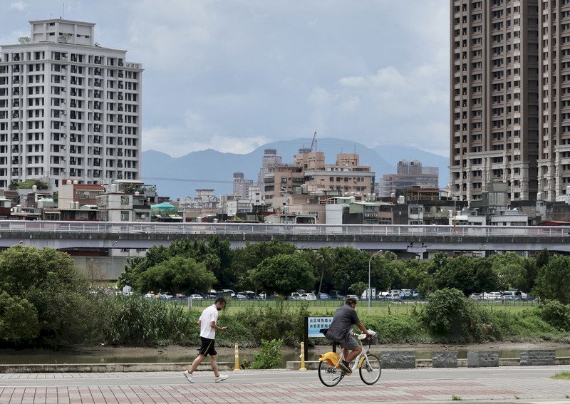 中南部雨區擴大 北東高溫炎熱上看37度