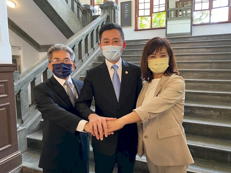 政院：林智堅准辭 陳章賢代理新竹市長 7/8生效