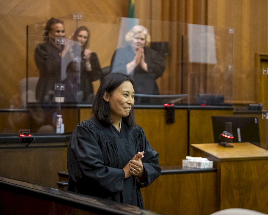 美國夢成真！美籍藏人宣誓就任法官