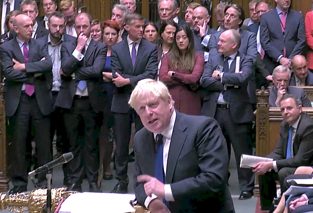 不信任英相強生的領導 最少21位英國議員請辭公職