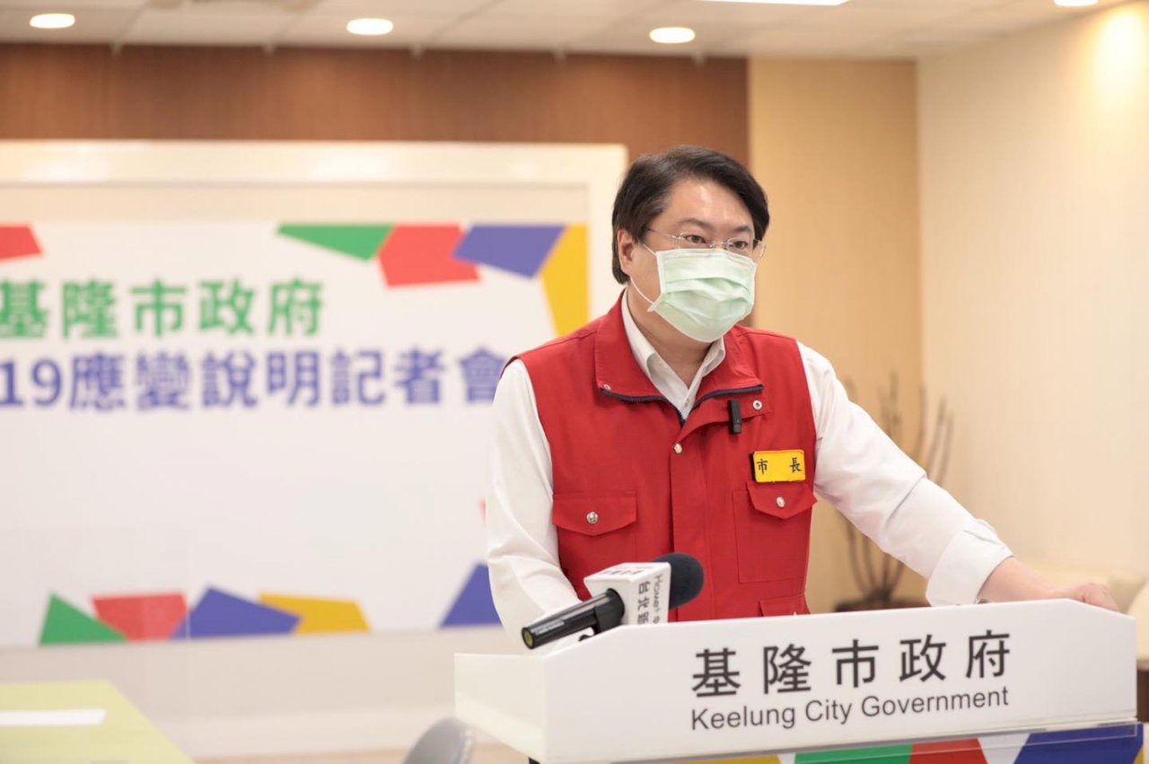 林右昌確診發燒飆汗畏寒整晚沒睡 網友祝福早日康復