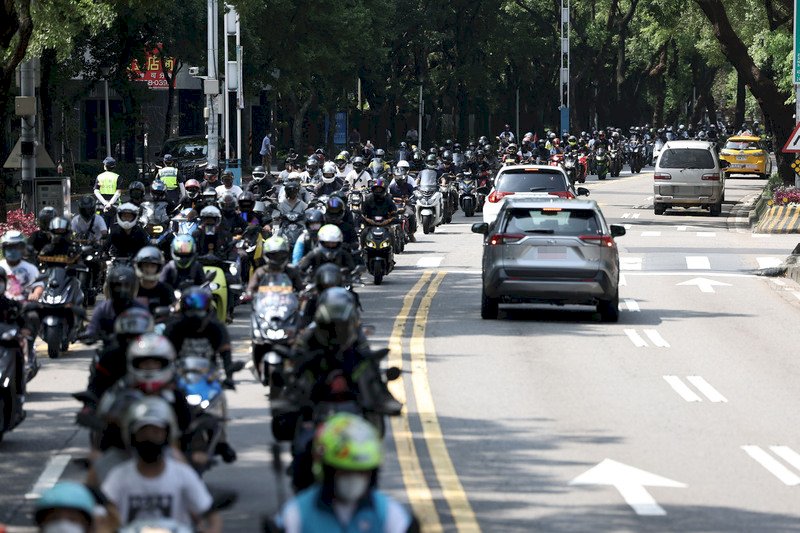 重機究竟是比照機車還是汽車？