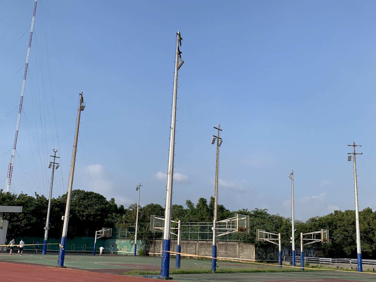 大學想辦法節電 元智汰換戶外球場燈具省15%電費