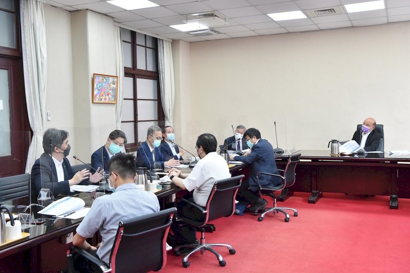 擴大防疫會議 蘇貞昌：防疫政策調整應先評估國際經貿情勢影響