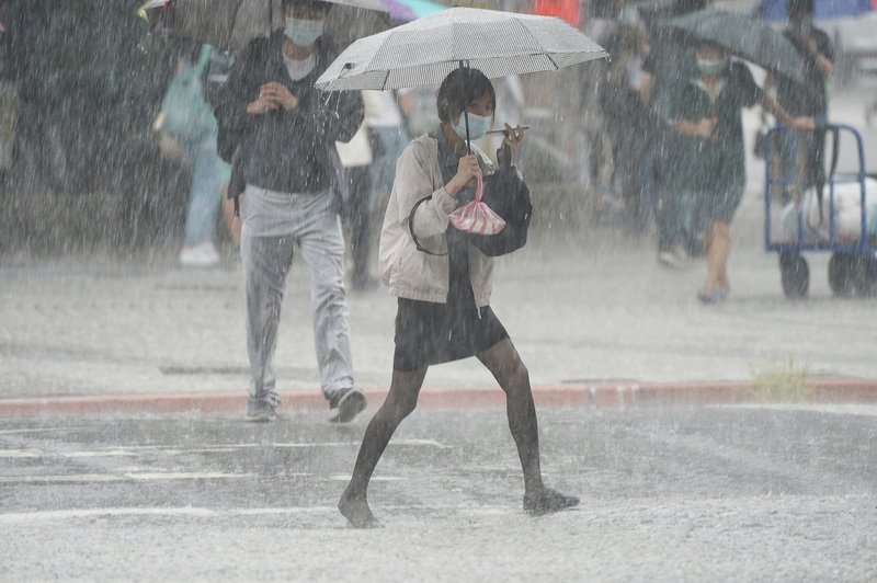 北市成立緊急應變組防大雨 &nbsp;雙溪河水持續上漲