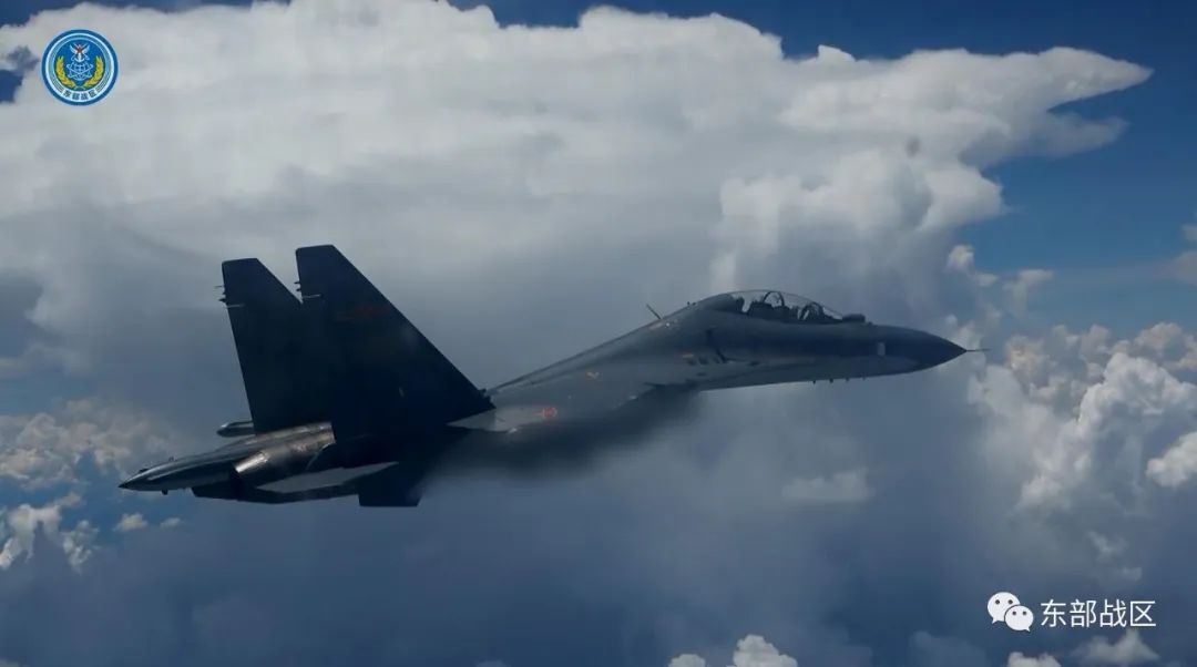 19架次共機晚間越中線擾周邊空域 國軍嚴密監控