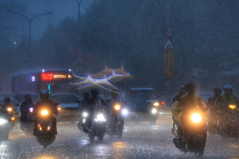鋒面影響  今夜至明天中部以北、宜花防大雨