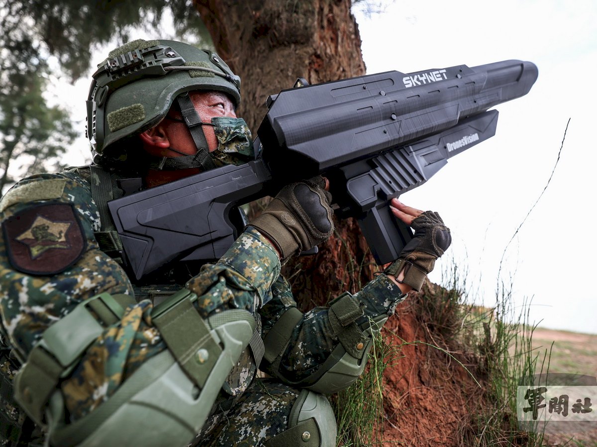 軍人節不鬆懈  金門官兵以干擾槍反制無人機