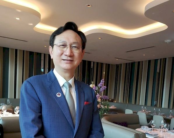 前僑委會委員長童振源  派駐新加坡