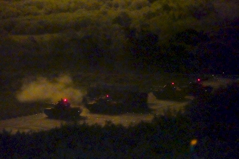 聯勇操演首次展示夜間作戰 火光四射劃破夜空