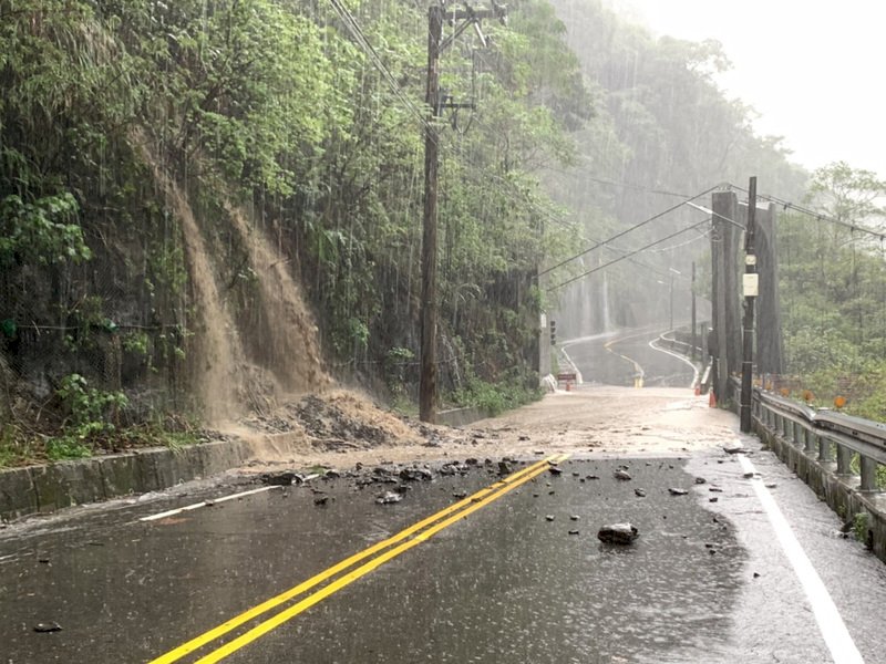 颱風外圍環流北東易降雨 沿海風漸強浪增大