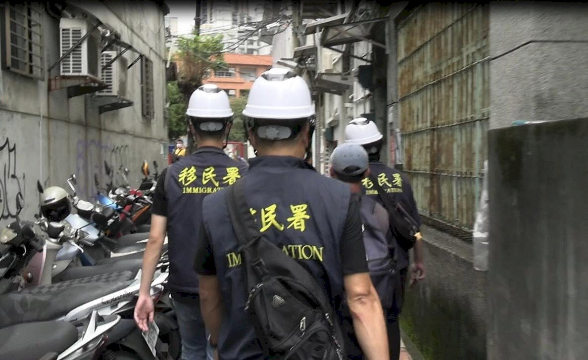 移民署北市專勤隊 拂曉出擊查獲34非法移工