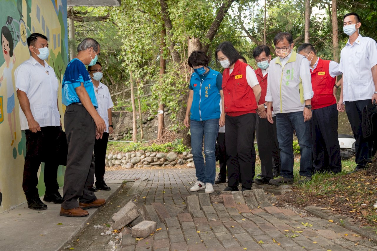 視察花東震災 總統：評估以專案處理受損民宅