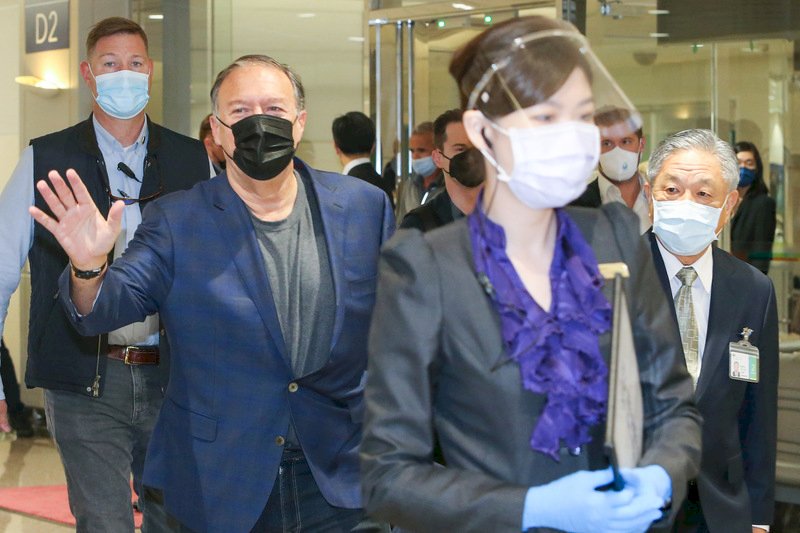 蓬佩奧晚間搭機抵台&nbsp;將出席全球台商經貿論壇