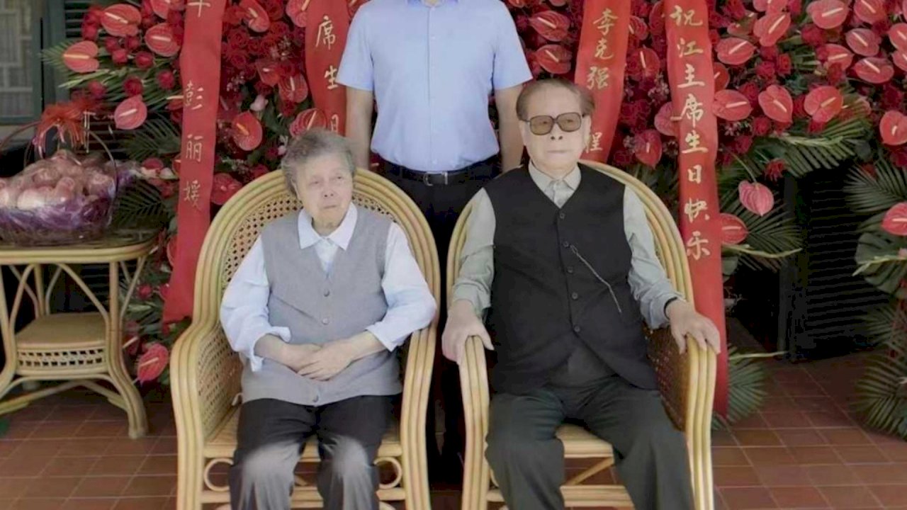 中共20大前 &nbsp;網傳江澤民夫婦賀壽照
