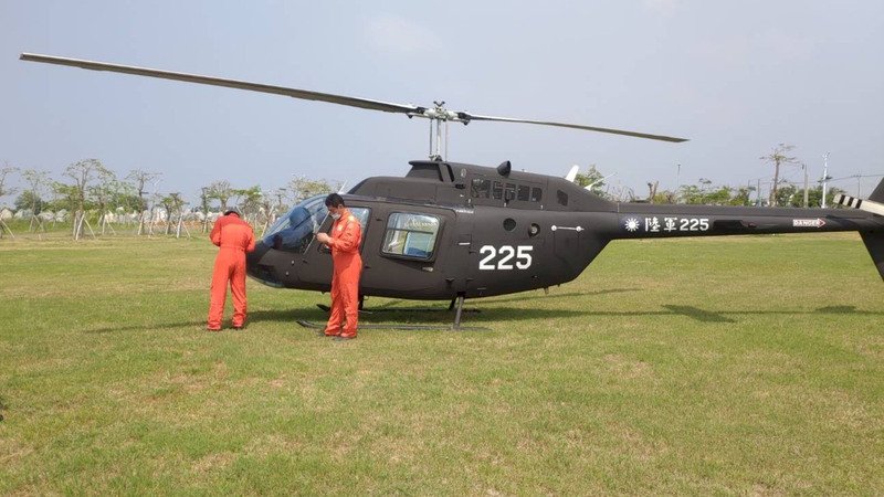 TH-67教練機警告燈亮 預警降落台南鹿耳門