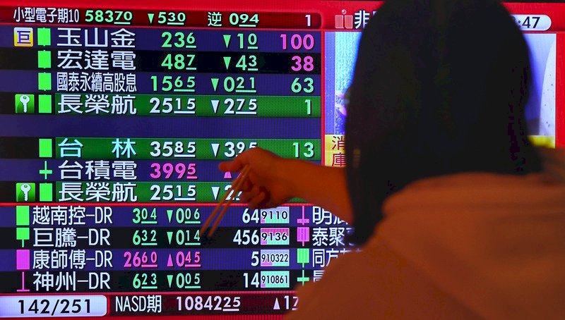 沒金融素養買股像接刀 20至29歲4成近「金融文盲」