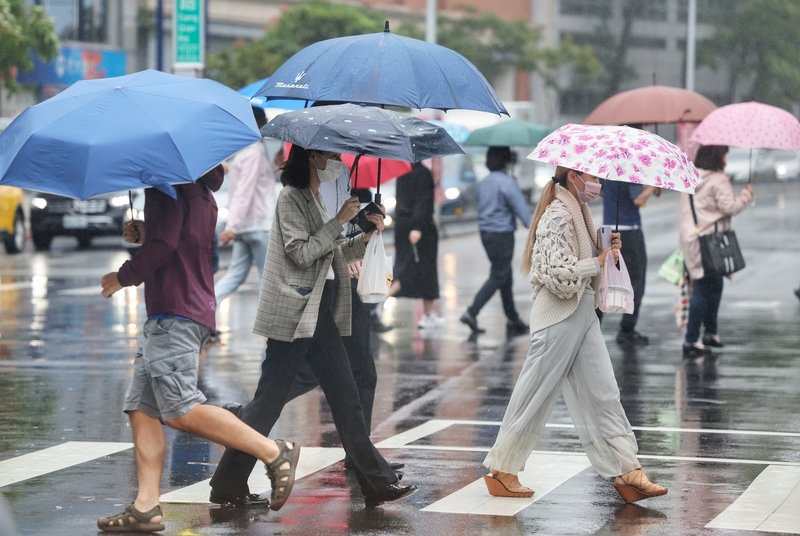 颱風及東北季風共伴 11/1前北部、東北部防雨