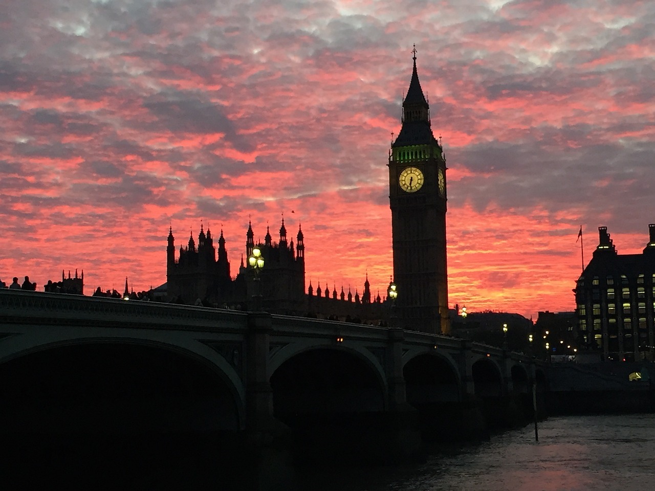 英國連年危機不斷 permacrisis獲選2022年度詞彙