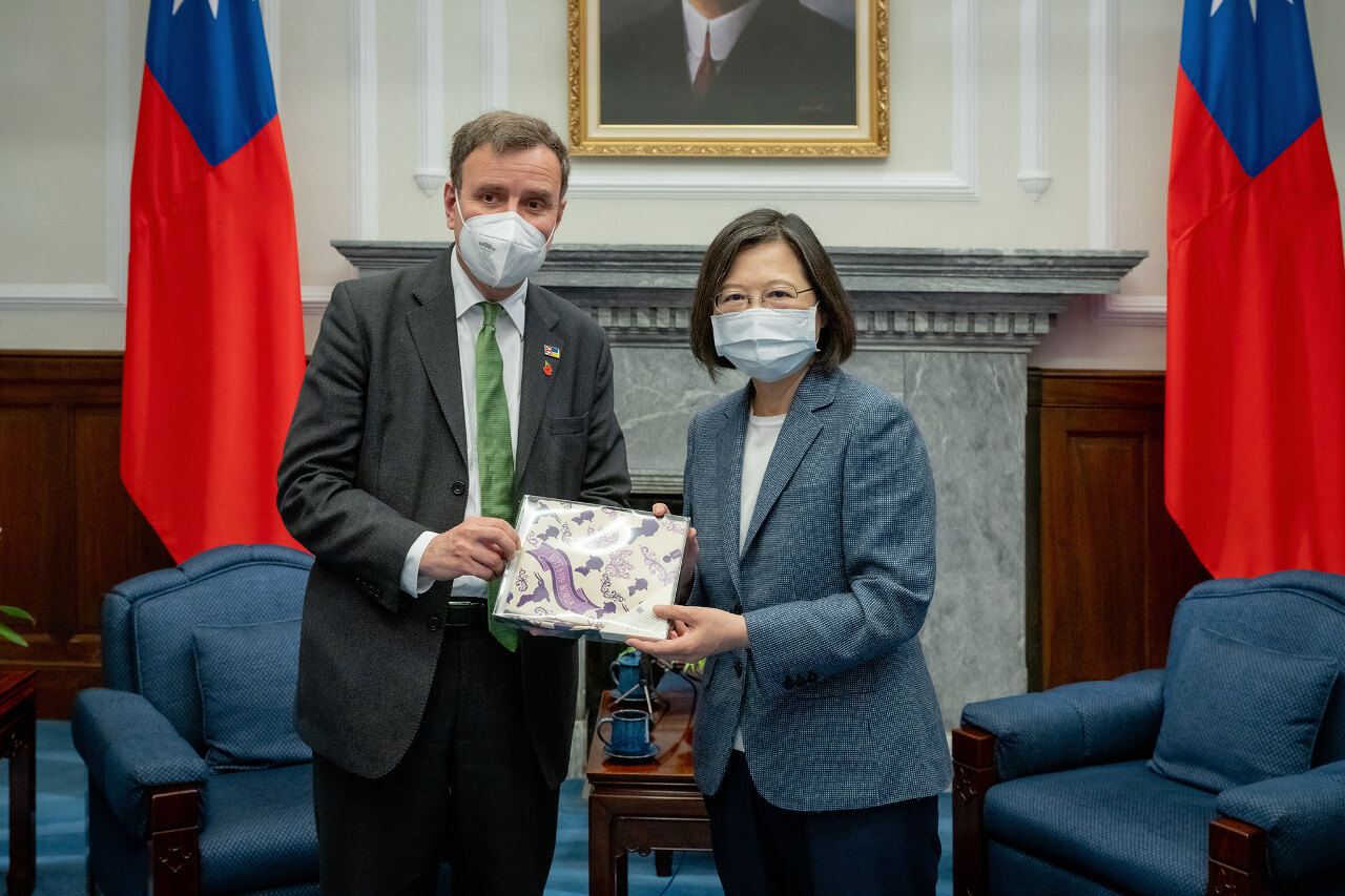 總統：盼與英國等民主盟友共建更具韌性供應鏈
