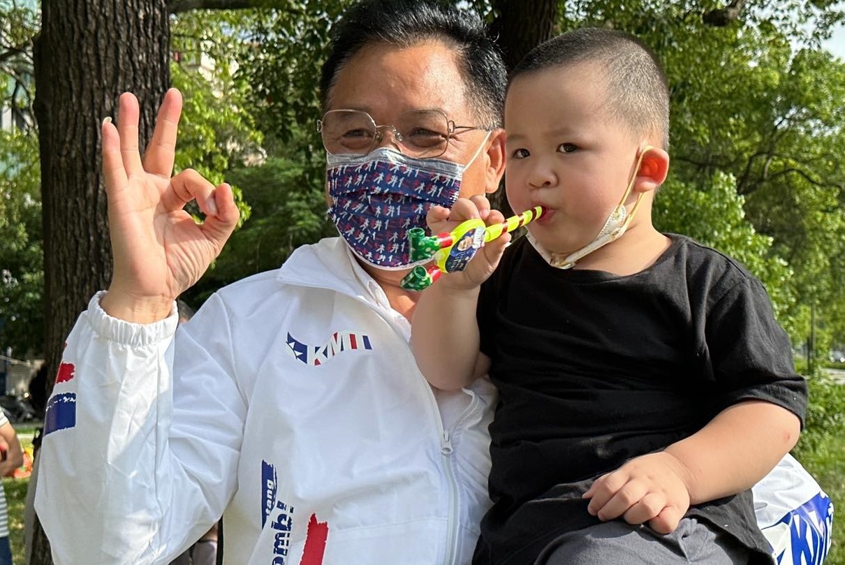2022選戰／林耕仁車掃拜票 宣示當選興利除弊