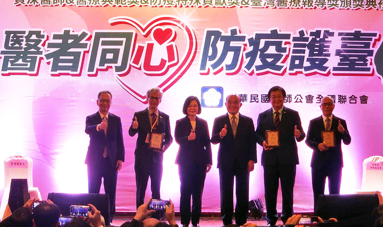 總統：疫情期間 唯吳釗燮、陳時中深夜來電不敢生氣