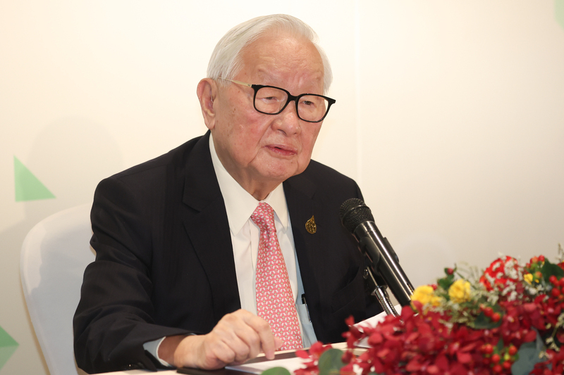 悼念摩爾 張忠謀：半導體第一代朋友所剩無幾