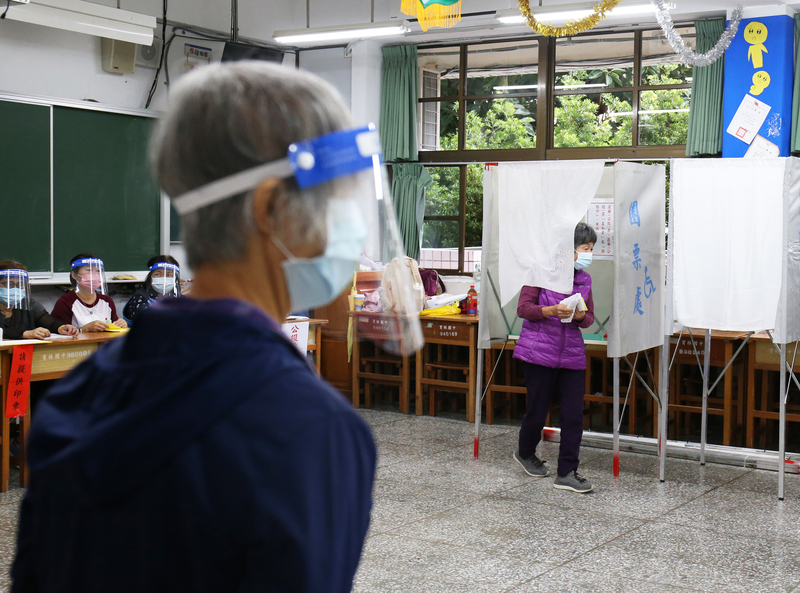 涉違選罷法 &nbsp;警署：截至中午共45件47人
